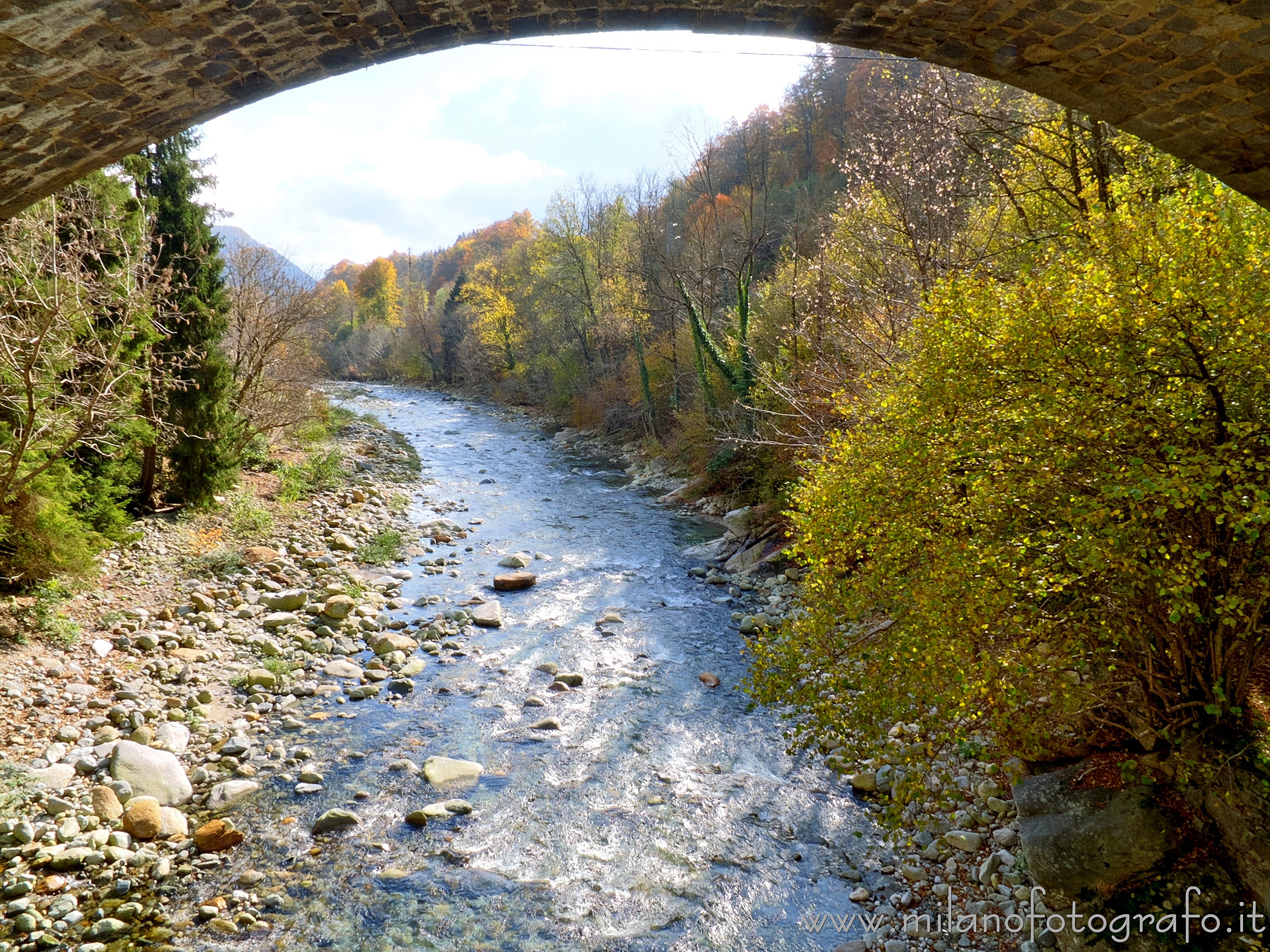 Campiglia Cervo (Biella, Italy) - The Cervo stream in the direction of Biella seen from the old bridge to the cemetery - Full resolution picture
